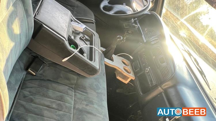 ميني باص هيونداي 2000