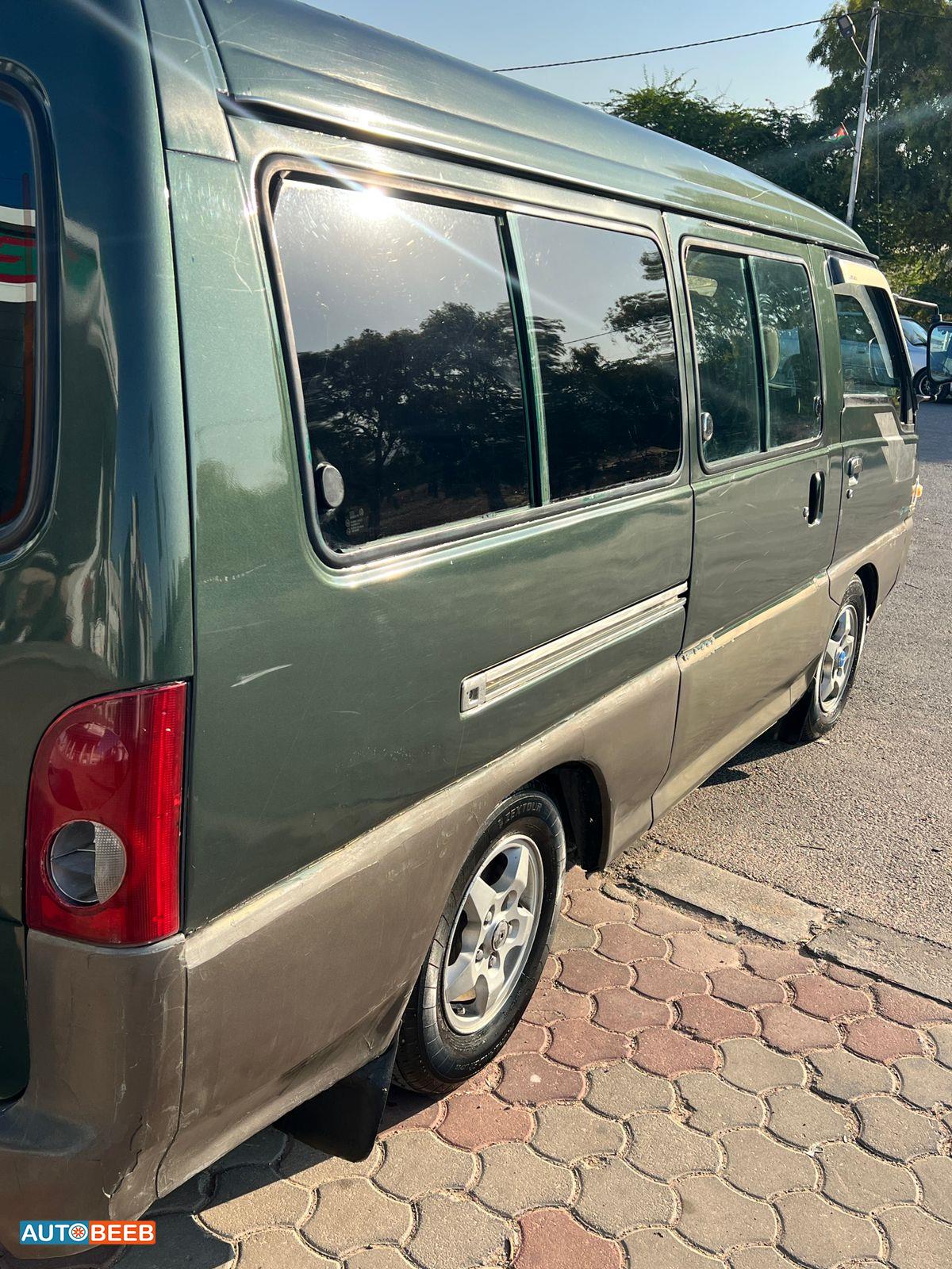 ميني باص هيونداي 2000