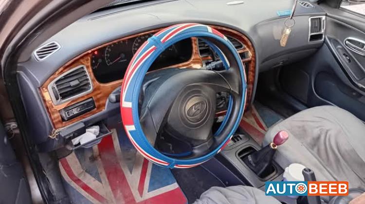 Hyundai Elantra 2001