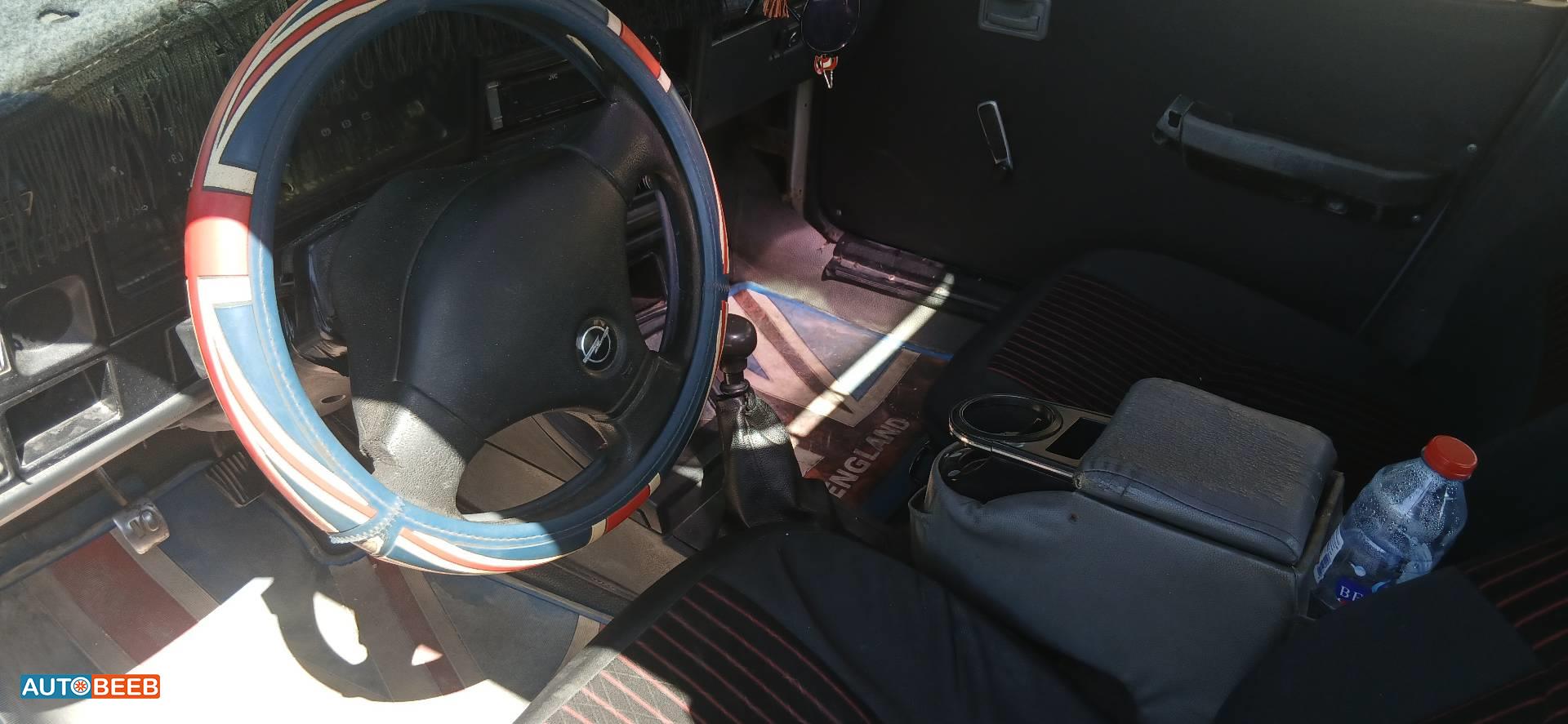 اوبل كاديت 1982