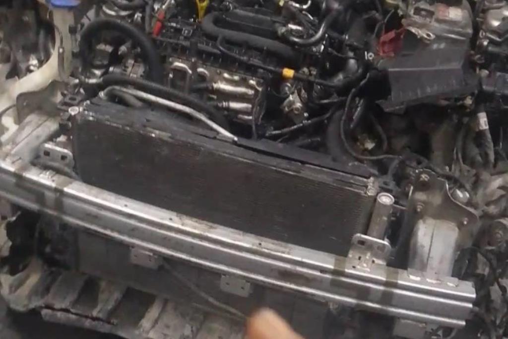 متوفر لدينا مواتير فورد فيوجن بنزين 1600+1500تيربو بكفالة شهر 