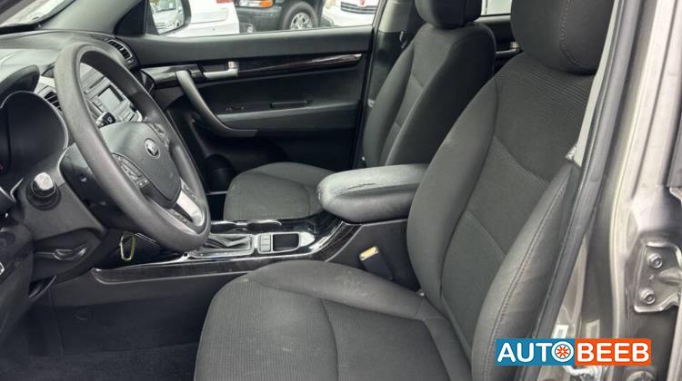 كيا سورينتو 2015