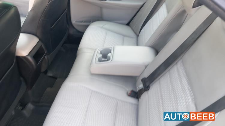 تويوتا كامري 2015