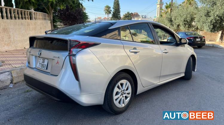 تويوتا بريوس 2017