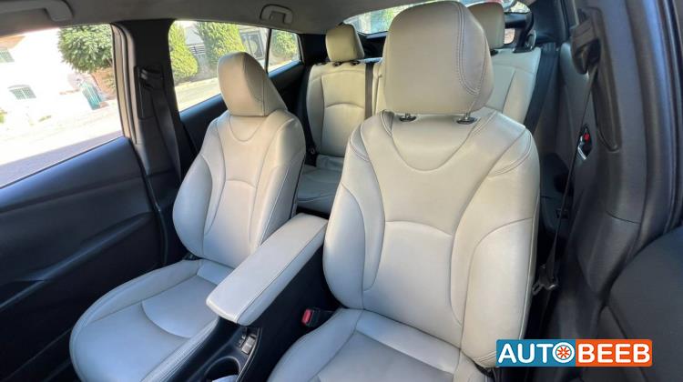 تويوتا بريوس 2017