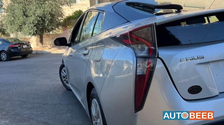 تويوتا بريوس 2017