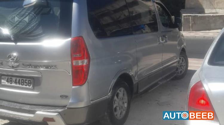 ميني باص هيونداي 2011