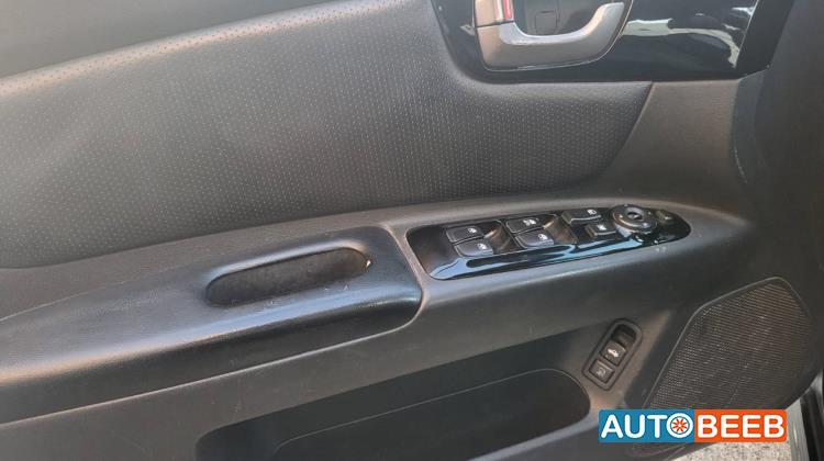 كيا لوتزي 2009