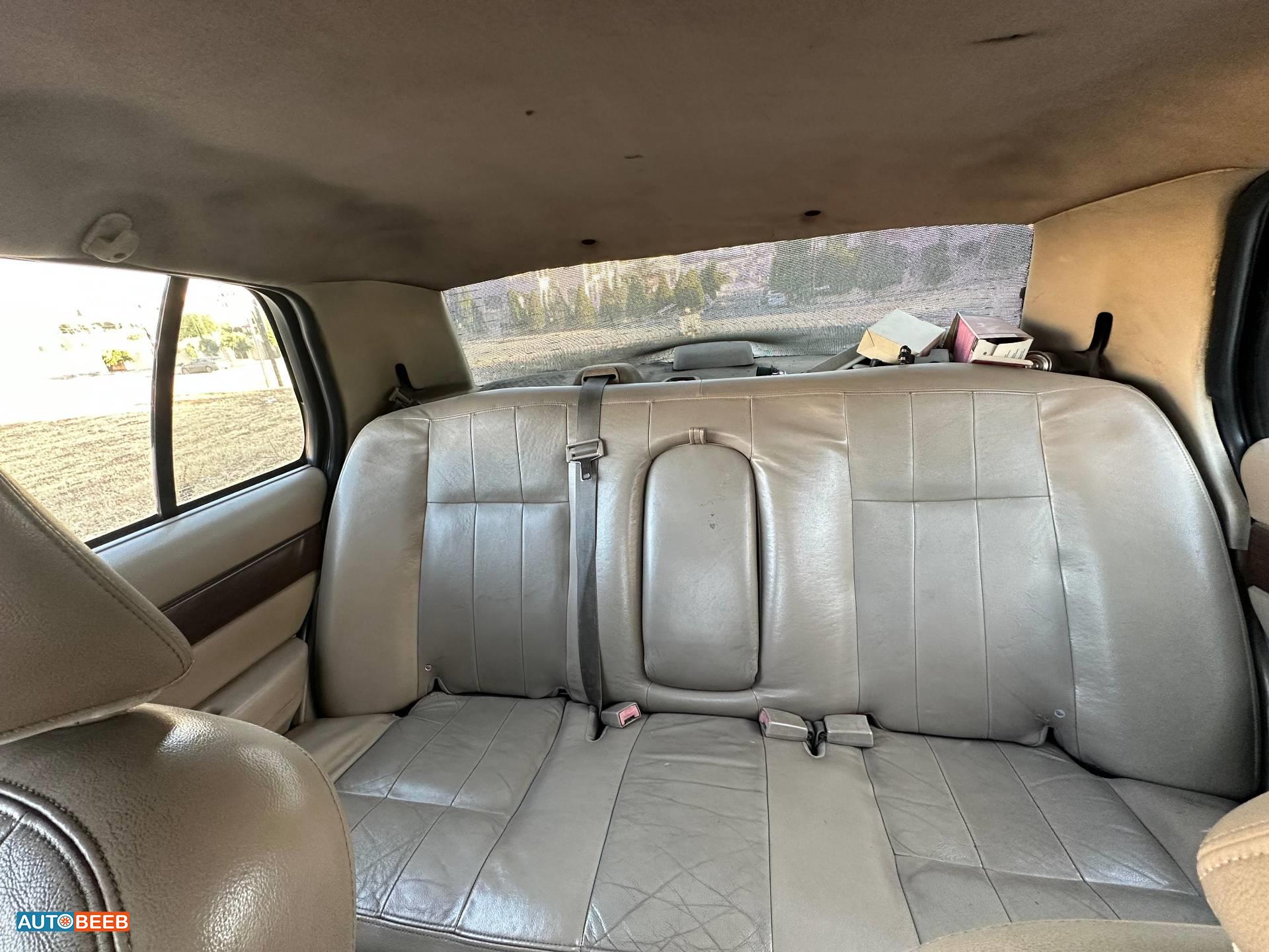 Ford Crown Victoria 2003