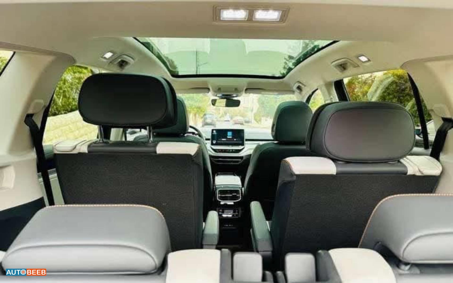 Volkswagen ID.6 2022