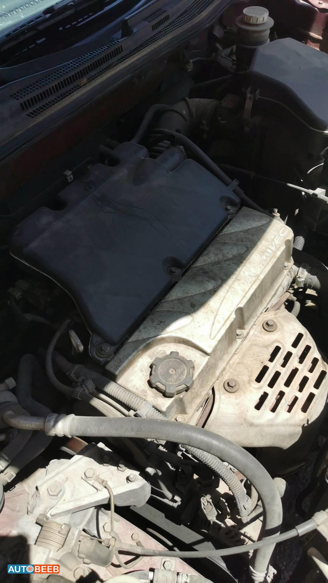 ميتسوبيشي اوتلاندر 2004