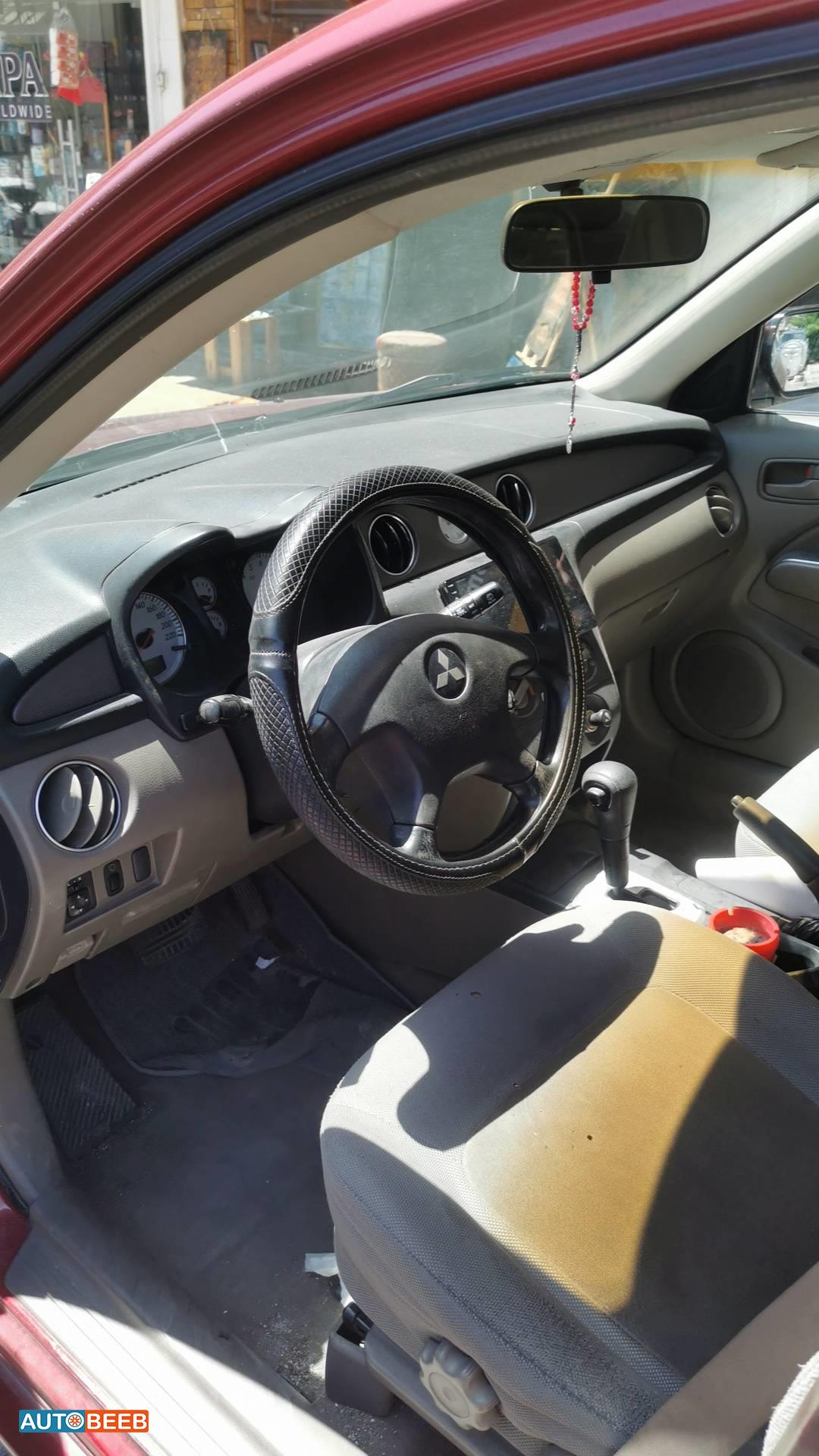 ميتسوبيشي اوتلاندر 2004