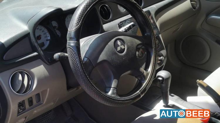 ميتسوبيشي اوتلاندر 2004