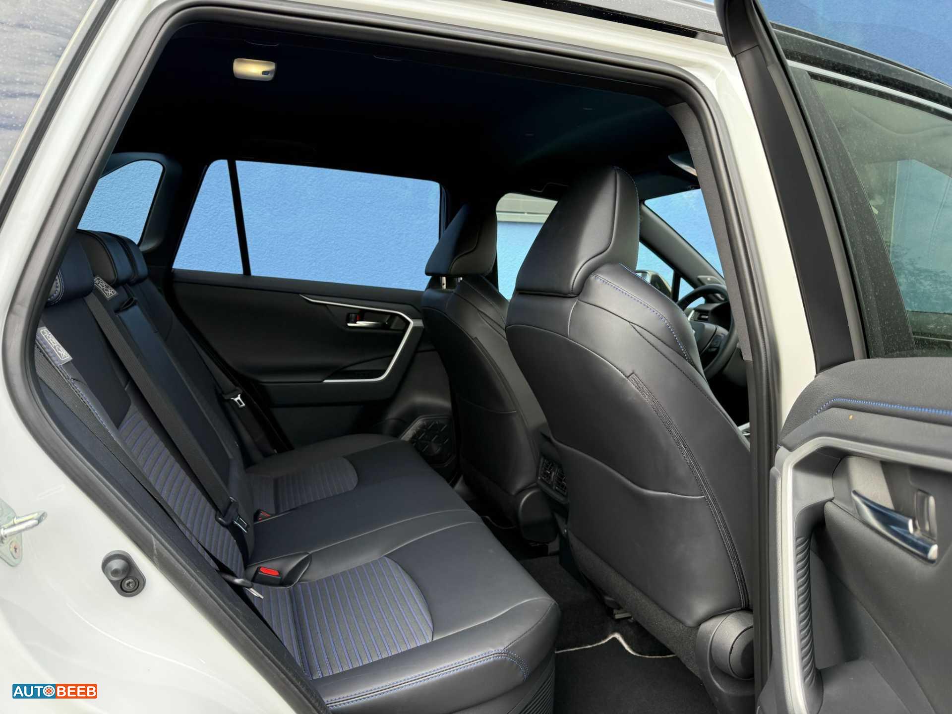 تويوتا راف فور 2023