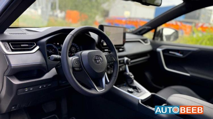 تويوتا راف فور 2023