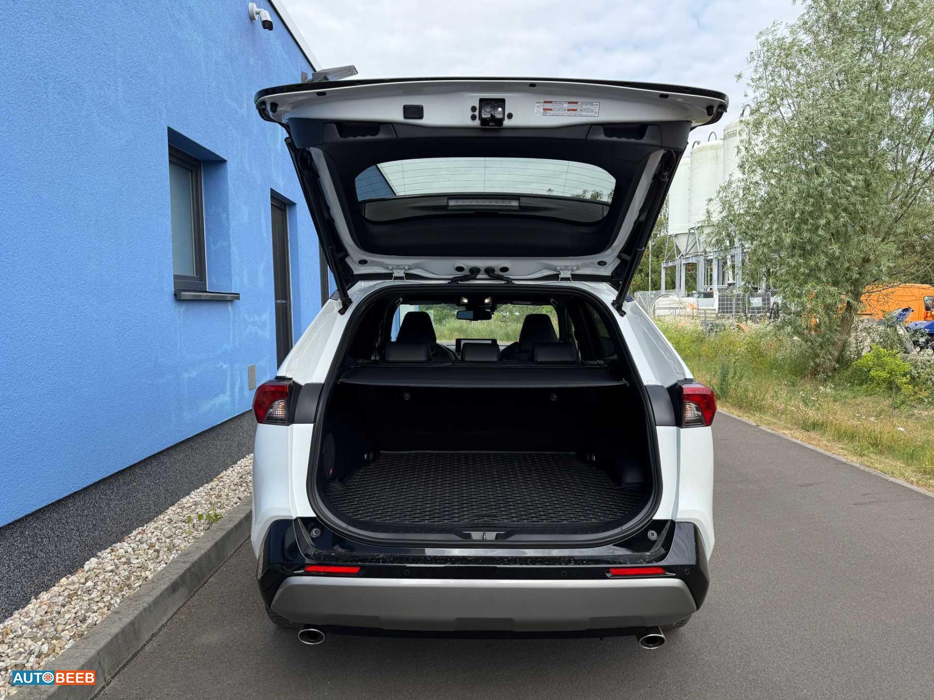 تويوتا راف فور 2023