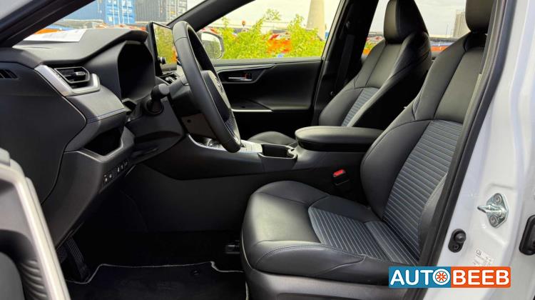 تويوتا راف فور 2023