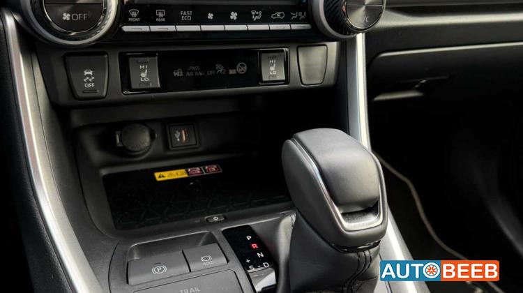 تويوتا راف فور 2023