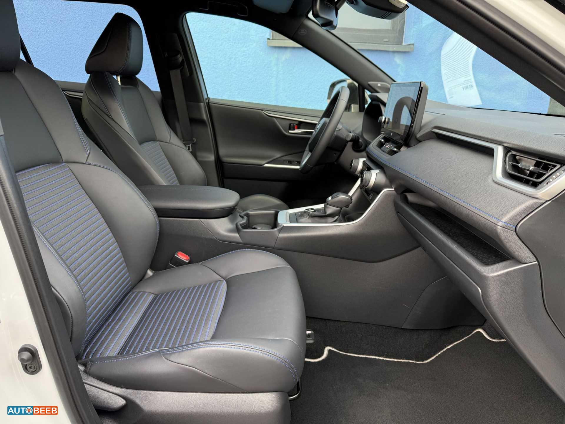 تويوتا راف فور 2023