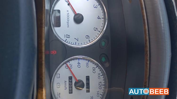 هيونداي افانتي 2000