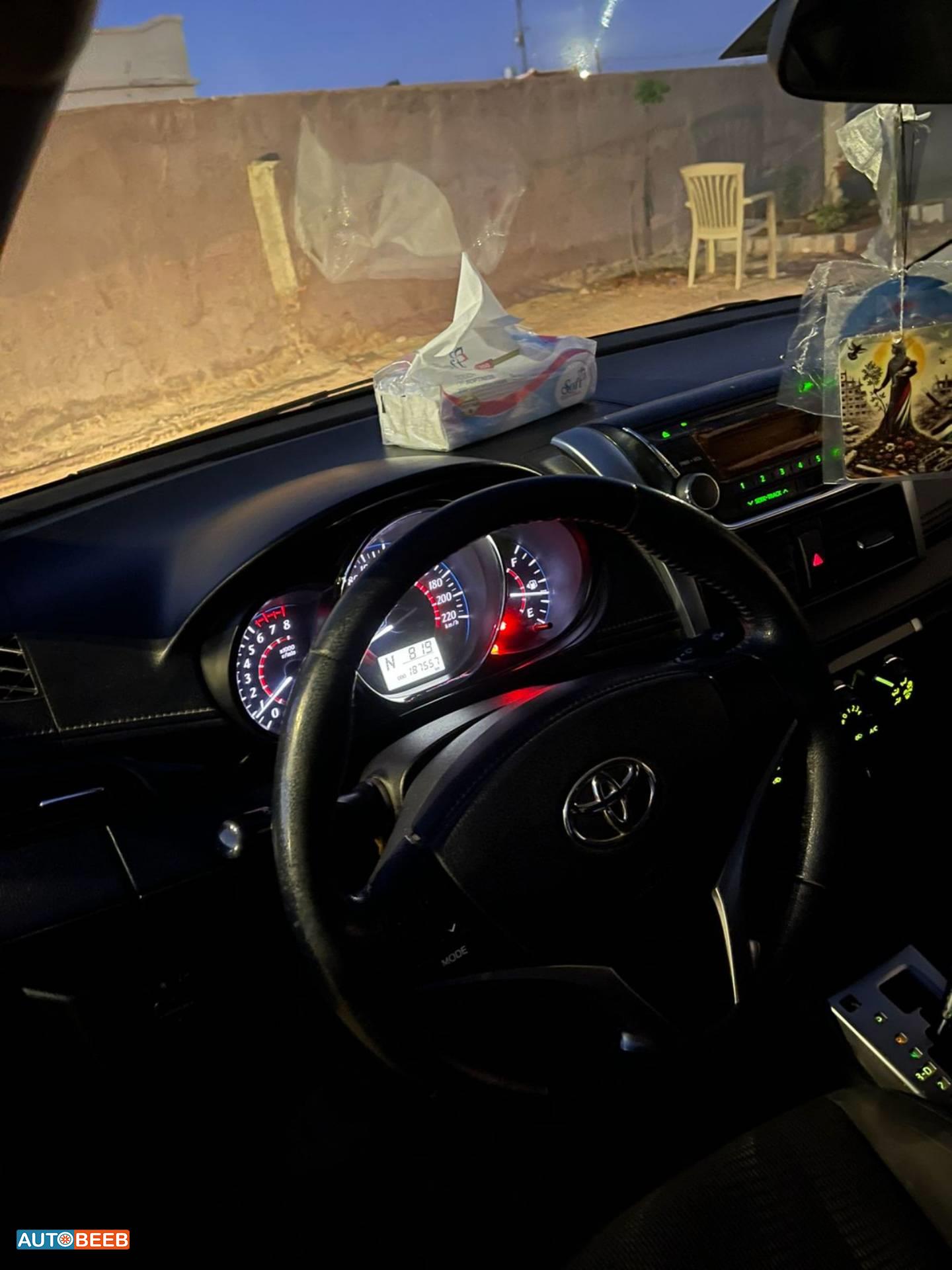 تويوتا ياريس 2015