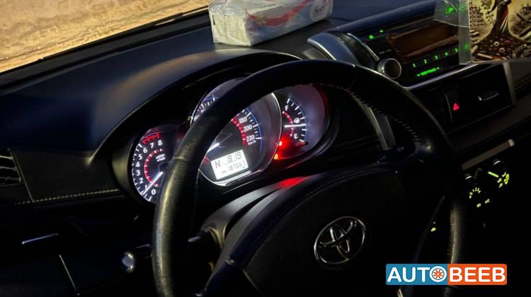 تويوتا ياريس 2015