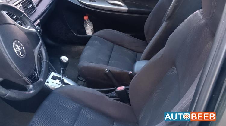 تويوتا ياريس 2015