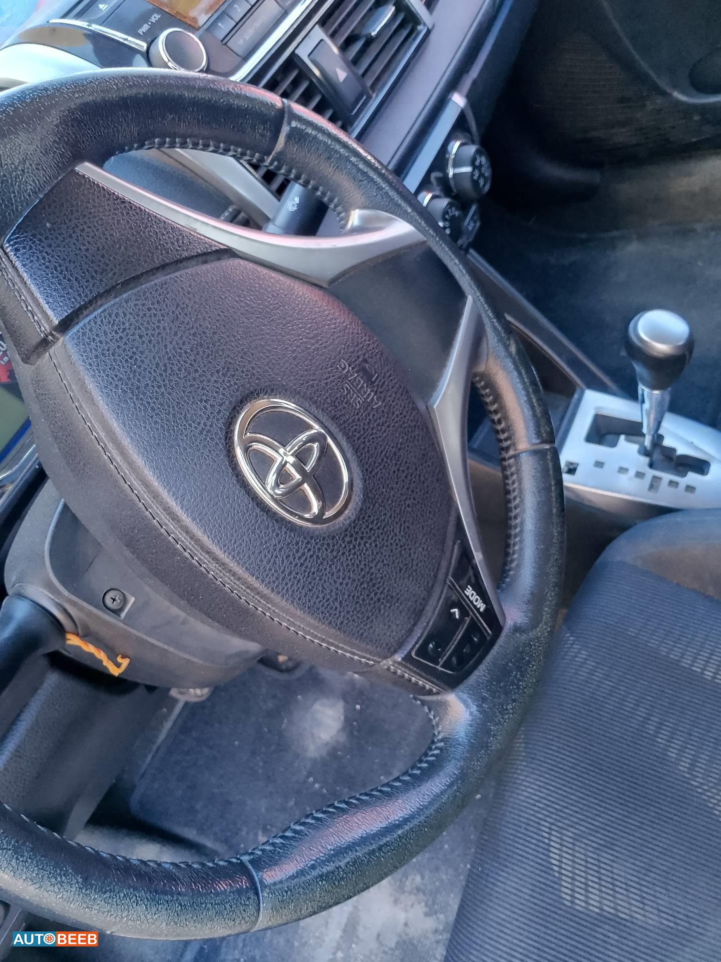 تويوتا ياريس 2015