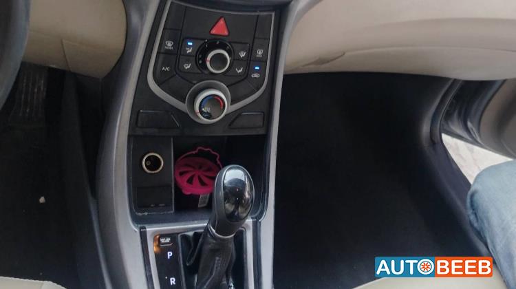 Hyundai Elantra 2015