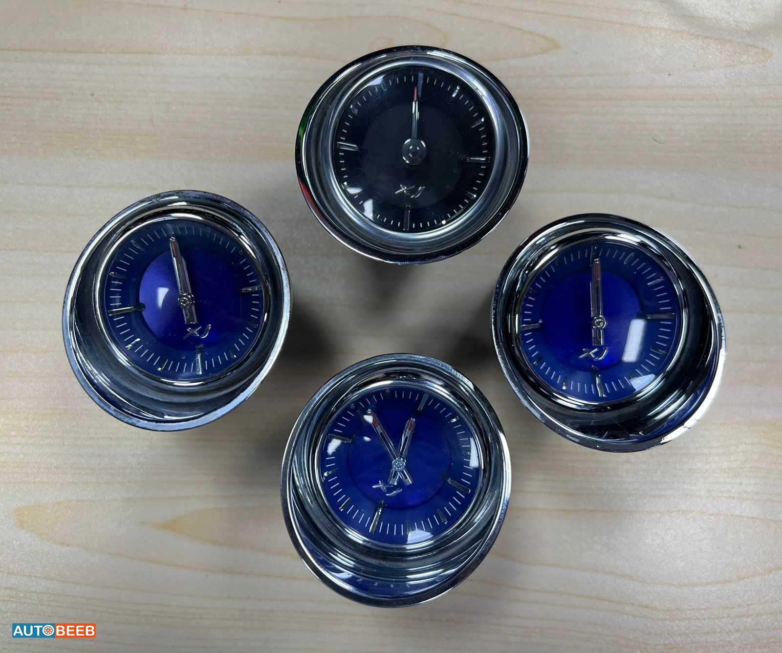 غرفة القيادة تابلوه جاكوار XJ