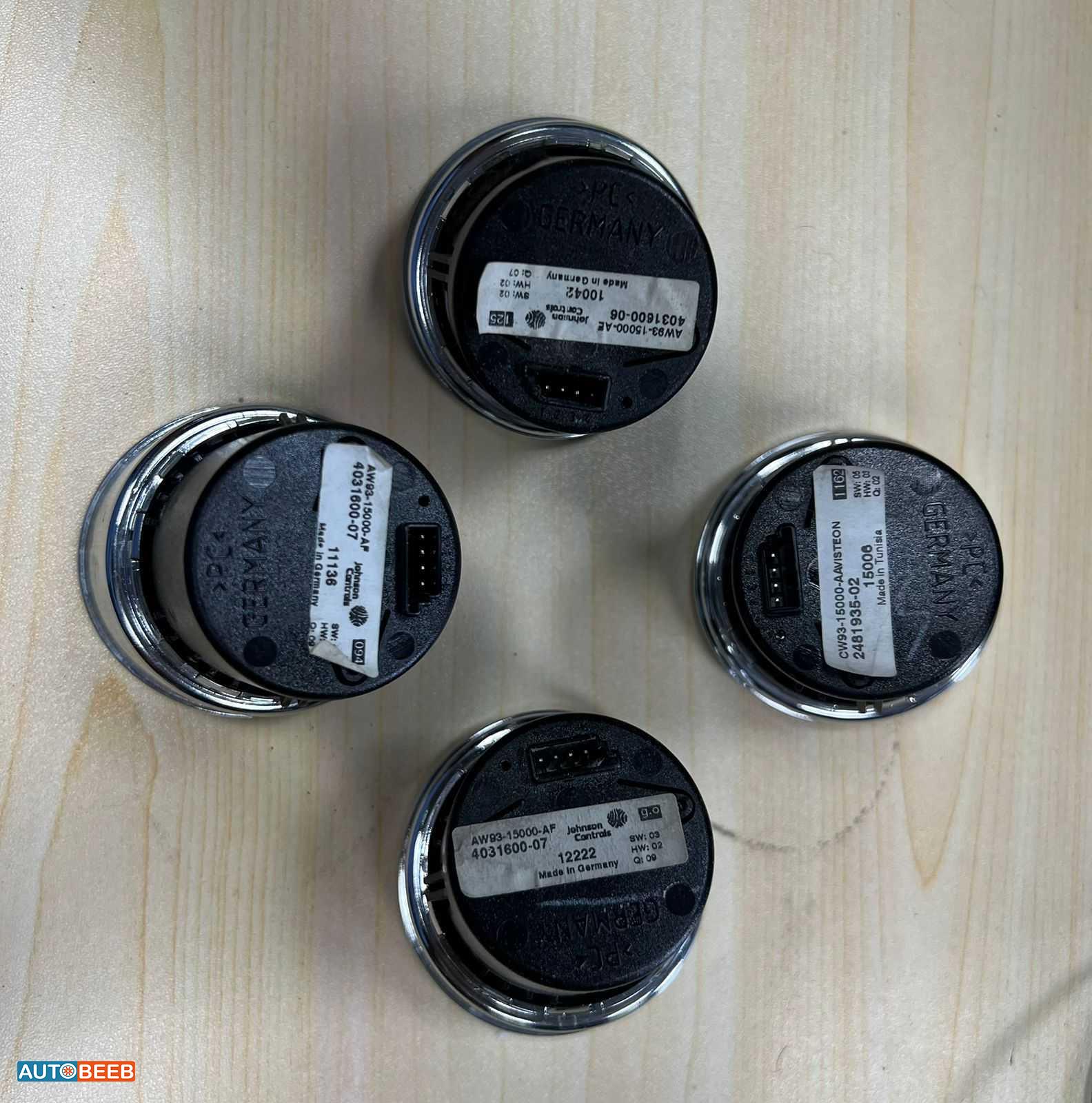 غرفة القيادة تابلوه جاكوار XJ