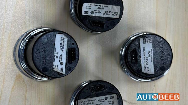 غرفة القيادة تابلوه جاكوار XJ