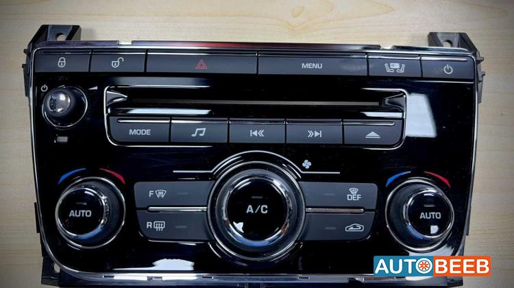 غرفة القيادة تابلوه جاكوار XJL