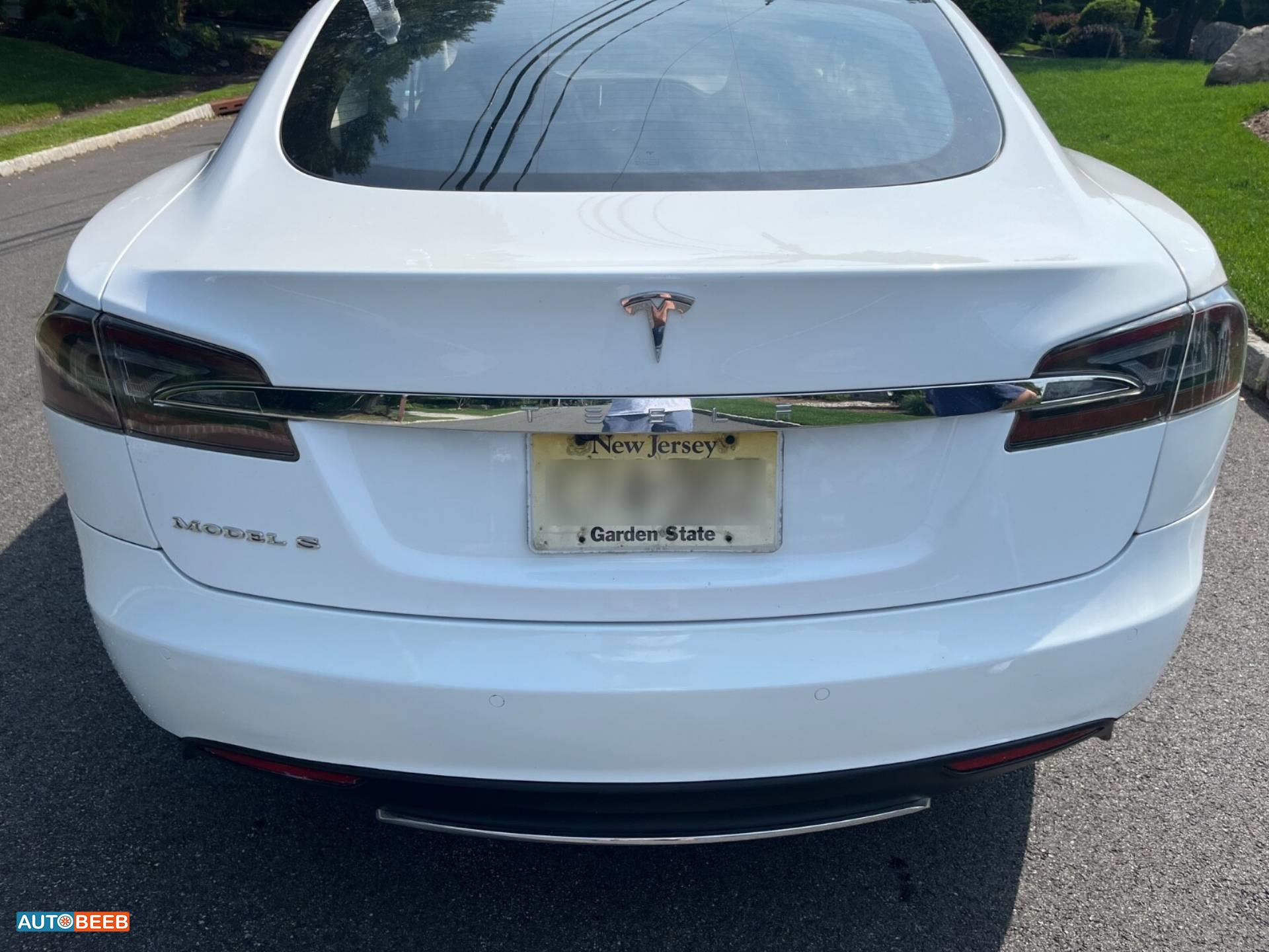 Tesla S 2014