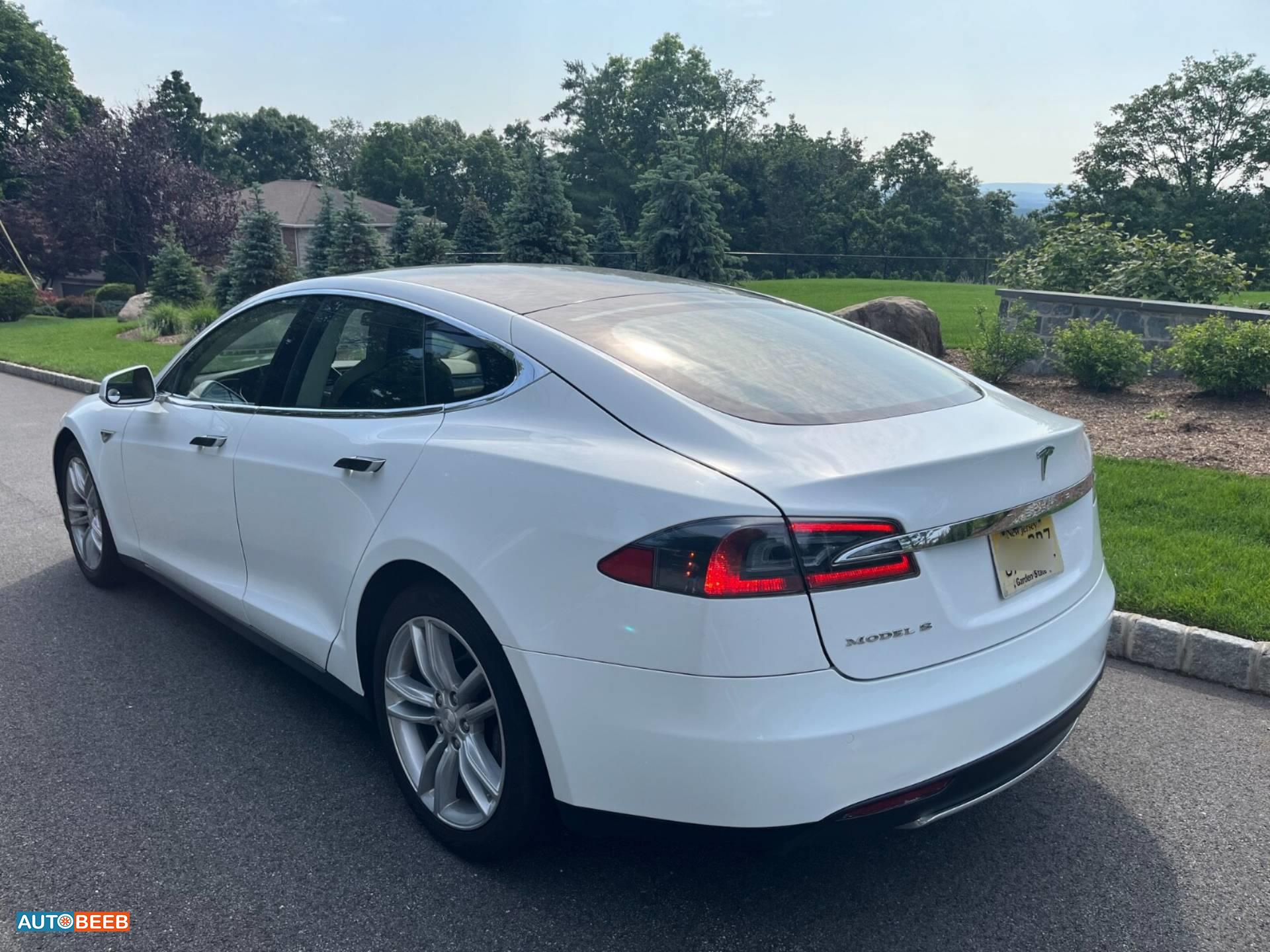 Tesla S 2014