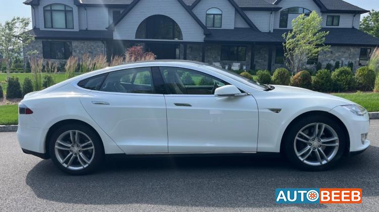 Tesla S 2014