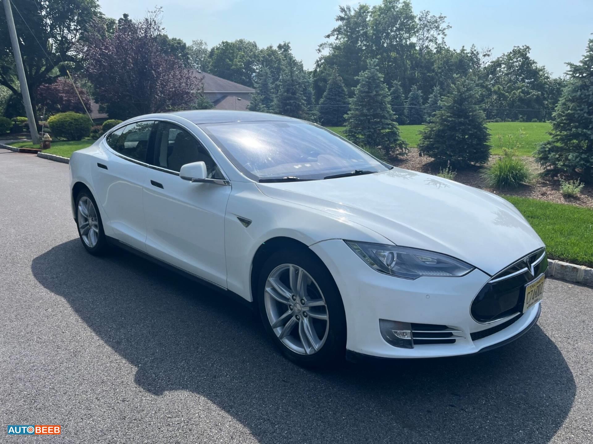 Tesla S 2014