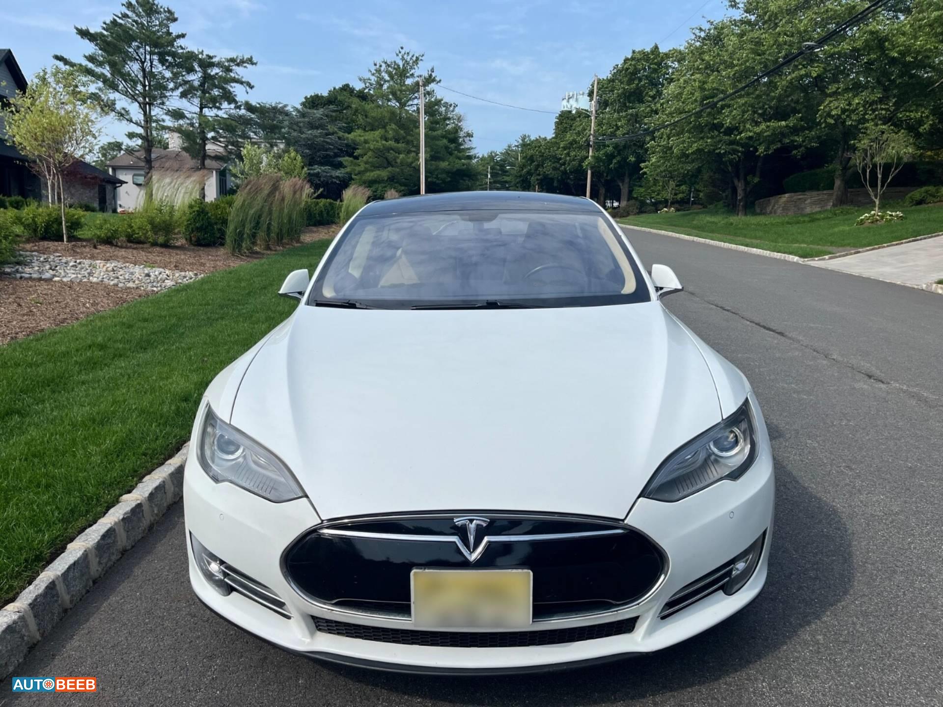 Tesla S 2014