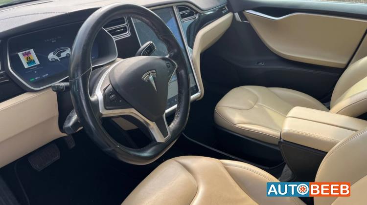 Tesla S 2014