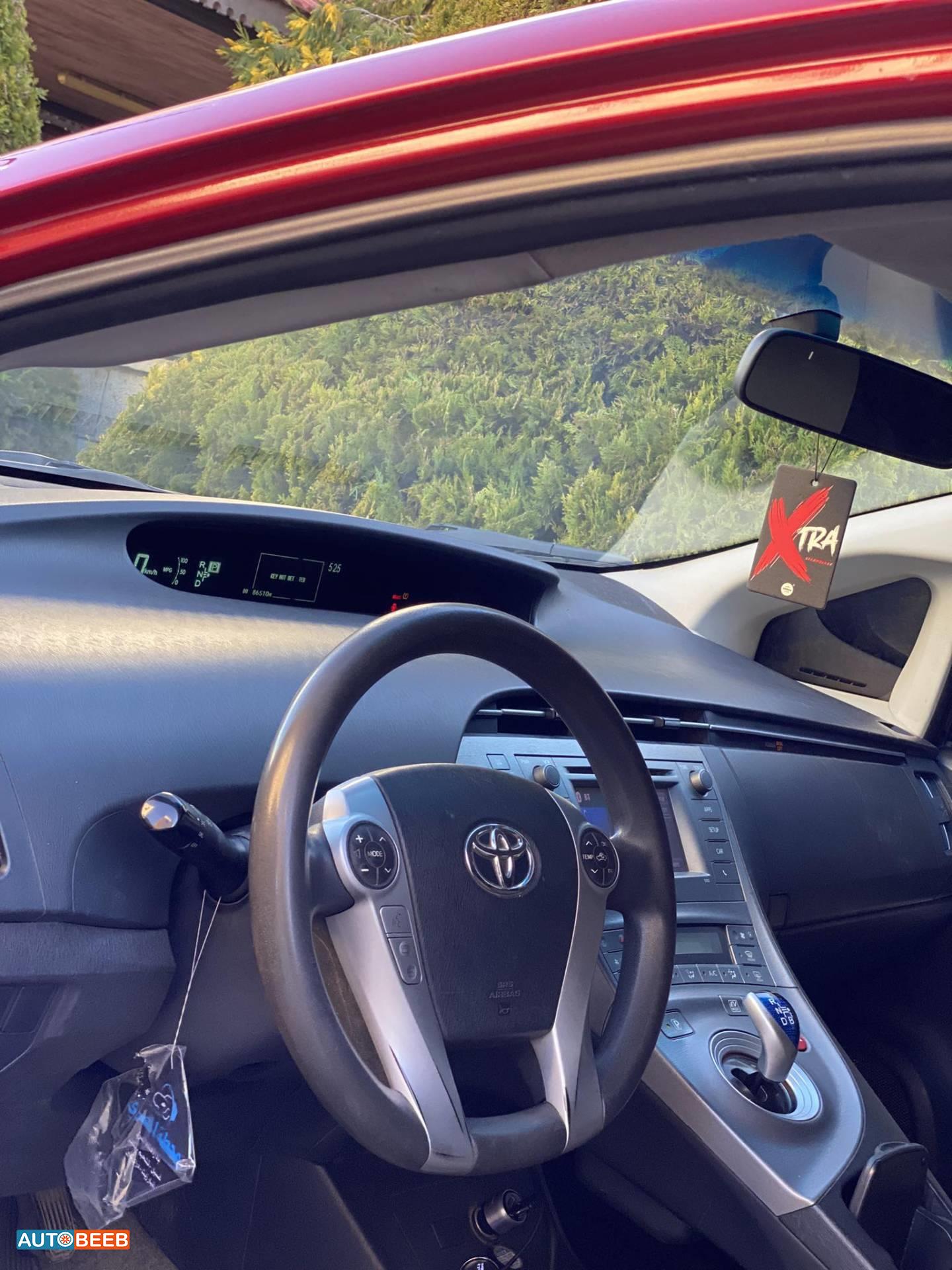 تويوتا بريوس 2015