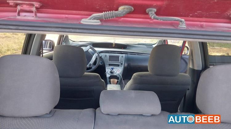 تويوتا بريوس 2015