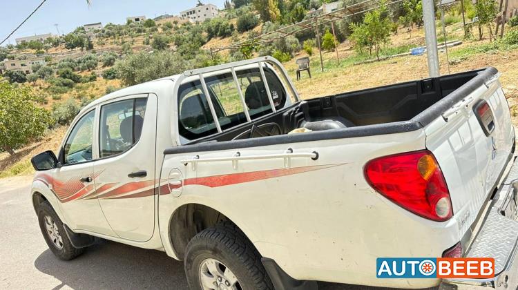 Mitsubishi L200 2011