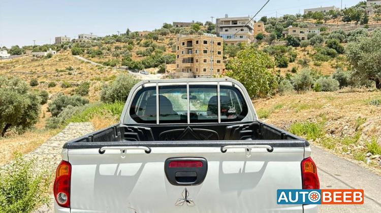 Mitsubishi L200 2011