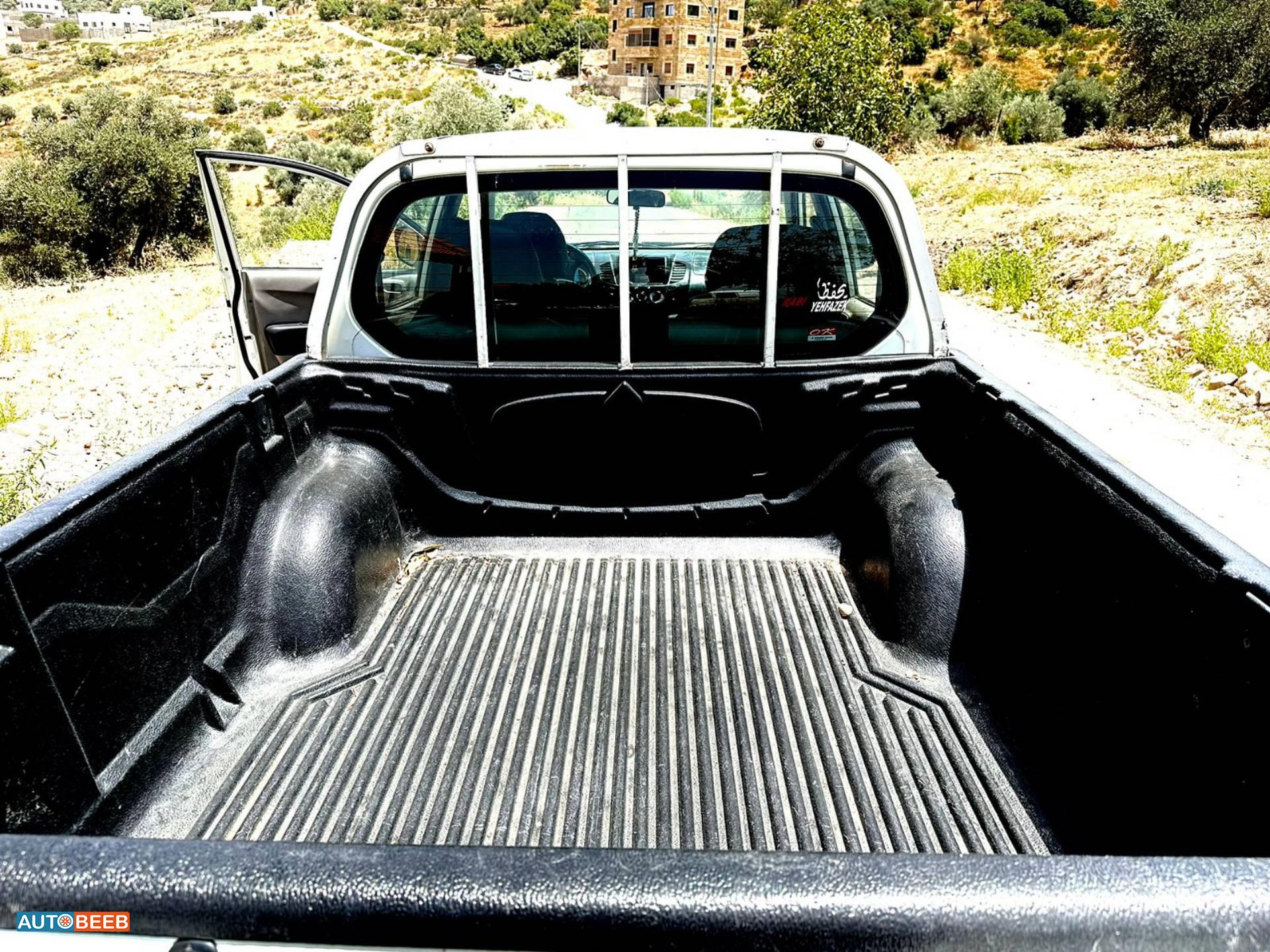 Mitsubishi L200 2011