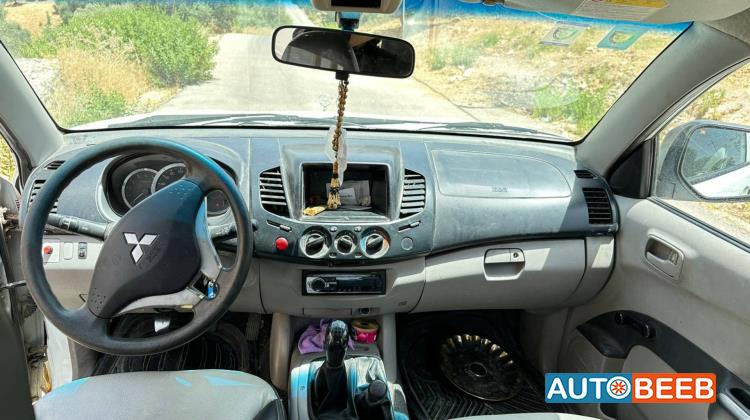 Mitsubishi L200 2011