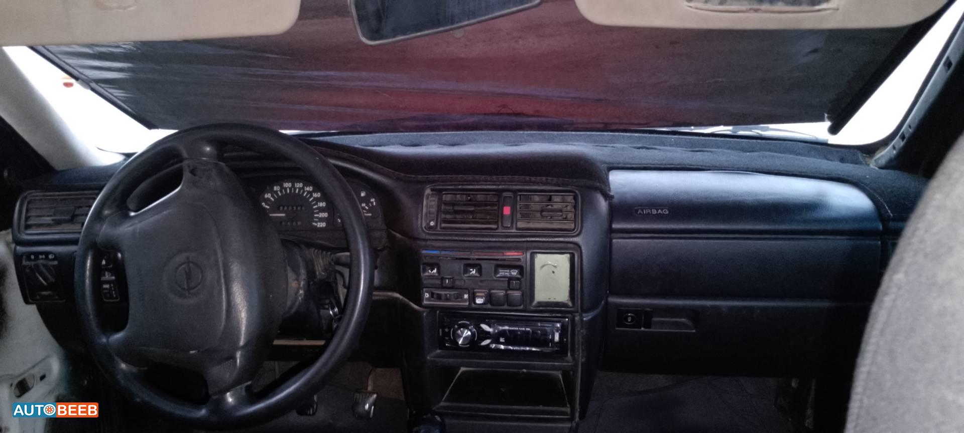 اوبل فيكترا 1994