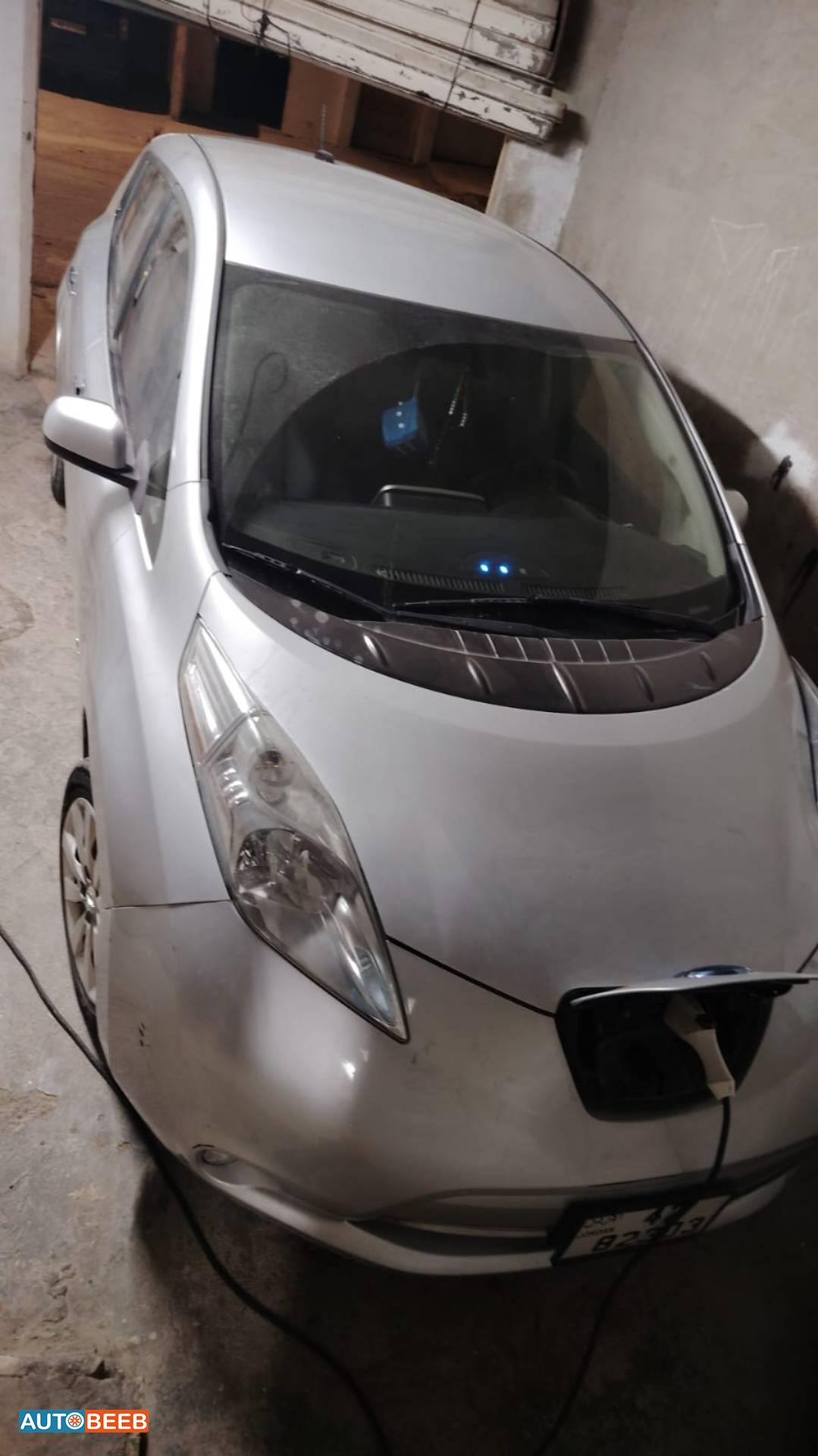 نيسان ليف 2017