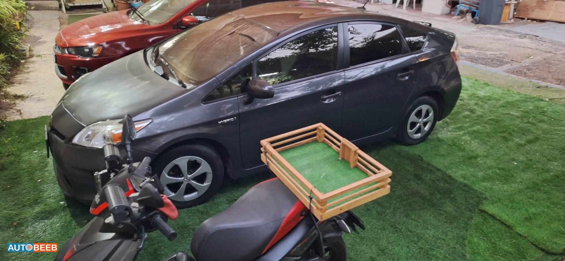 تويوتا بريوس 2014