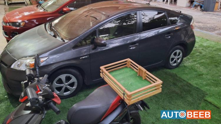 تويوتا بريوس 2014