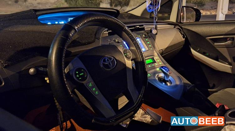 تويوتا بريوس 2014